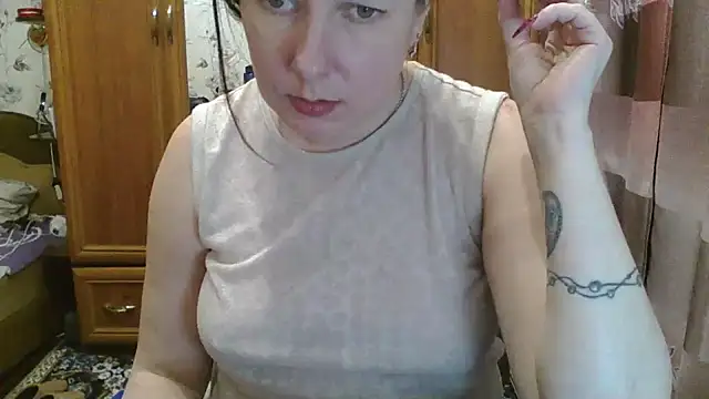 Snapshot of SophieNightAh chatting on 02/02/25, 06:20 SophieNightAh online show from 02/02/25, 06:20