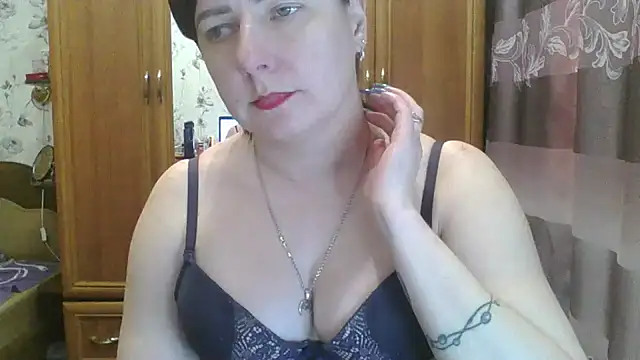 Snapshot of SophieNightAh chatting on 02/13/25, 06:38 SophieNightAh online show from 02/13/25, 06:38