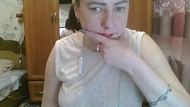 Snapshot of SophieNightAh chatting on 02/19/25, 03:27 SophieNightAh online show from 02/19/25, 03:27