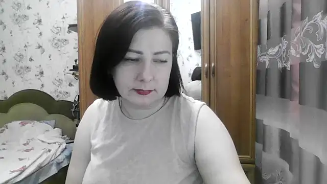 Snapshot of SophieNightAh chatting on 11/19/25, 05:46 SophieNightAh online show from 11/19/25, 05:46