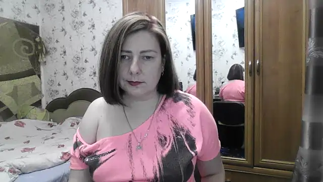 Snapshot of SophieNightAh chatting on 11/28/25, 07:49 SophieNightAh online show from 11/28/25, 07:49