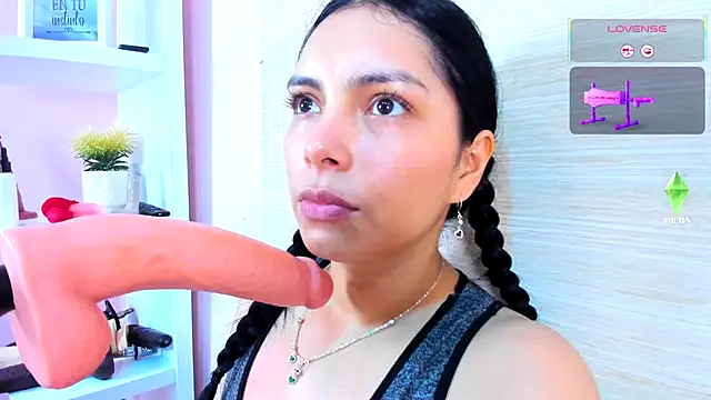 Snapshot of evelinn_belen chatting on 09/15/25, 12:16 evelinn belen online show from 09/15/25, 12:16