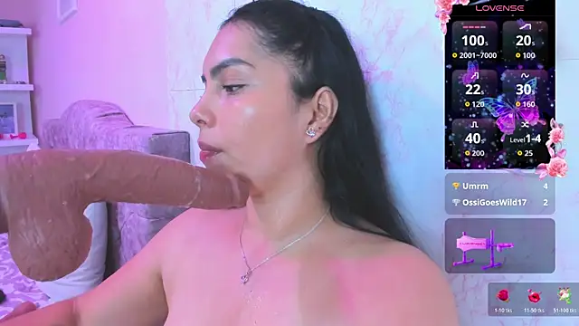 Snapshot of evelinn_belen chatting on 04/30/26, 12:11 evelinn belen online show from 04/30/26, 12:11
