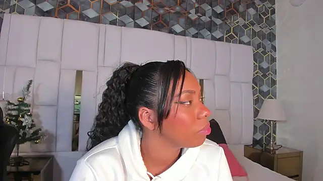 lia mariana online show from 12/20/25, 04:19