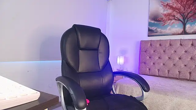 Julianaa Castro  online show from 02/14/26, 12:02