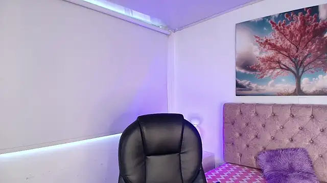 Julianaa Castro  online show from 03/24/26, 11:59