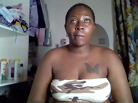 Snapshot of choco_dimples chatting on 01/29/25, 06:18 choco dimples online show from 01/29/25, 06:18