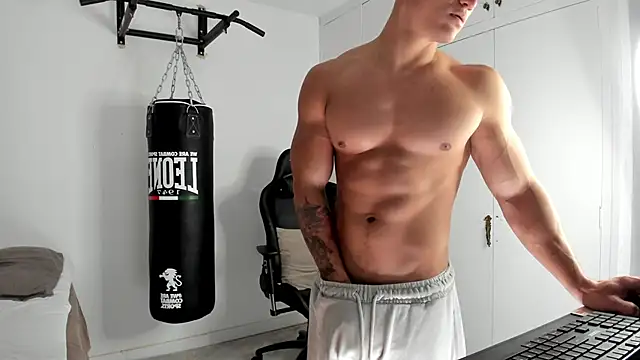 Snapshot of dan01_ chatting on 12/14/25, 08:46 dan01 online show from 12/14/25, 08:46