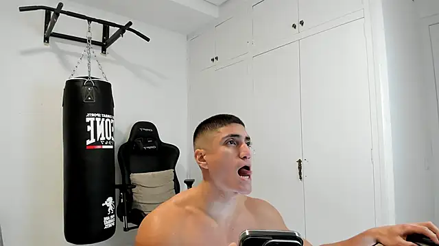 Snapshot of dan01_ chatting on 12/20/25, 05:20 dan01 online show from 12/20/25, 05:20