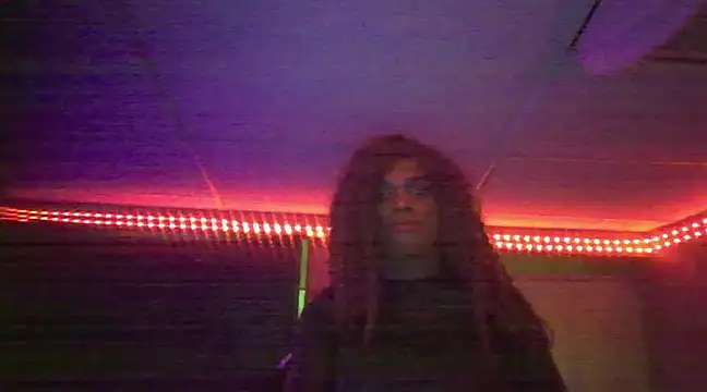 Snapshot of Tsnitra chatting on 12/15/24, 11:01 Tsnitra online show from 12/15/24, 11:01