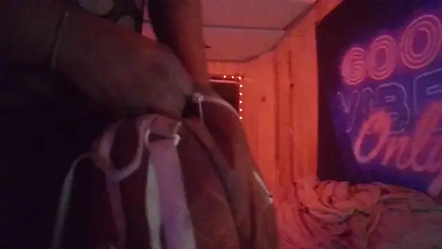 Snapshot of Tsnitra chatting on 01/11/26, 03:39 Tsnitra online show from 01/11/26, 03:39