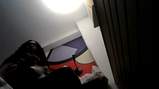 Snapshot of Tsnitra chatting on 02/07/26, 01:15 Tsnitra online show from 02/07/26, 01:15