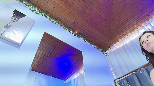 Snapshot of Eda_Bonne chatting on 12/04/25, 12:47 Eda Bonne online show from 12/04/25, 12:47