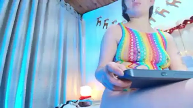 Snapshot of Eda_Bonne chatting on 12/18/25, 12:33 Eda Bonne online show from 12/18/25, 12:33