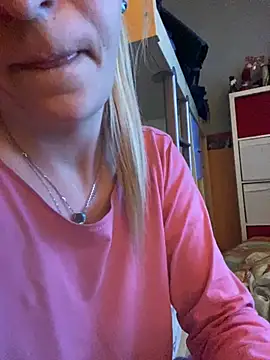 Snapshot of ToAnWTW chatting on 02/19/25, 02:01 ToAnWTW online show from 02/19/25, 02:01