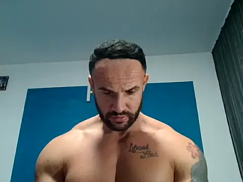 Snapshot of Magnificmuscles89 chatting on 12/12/24, 11:03 Magnificmuscles89 online show from 12/12/24, 11:03