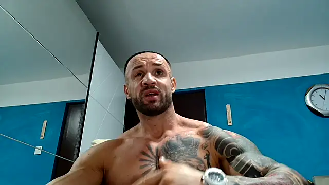 Snapshot of Magnificmuscles89 chatting on 09/26/25, 08:07 Magnificmuscles89 online show from 09/26/25, 08:07