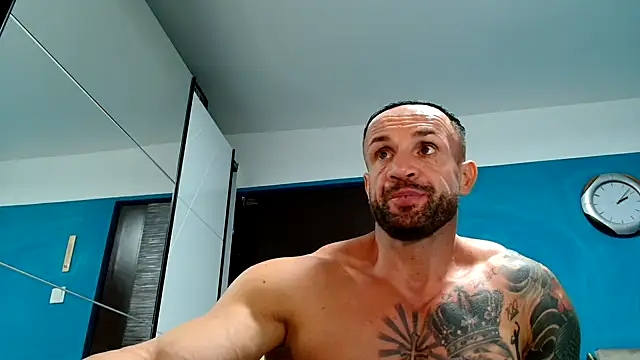 Snapshot of Magnificmuscles89 chatting on 09/27/25, 11:10 Magnificmuscles89 online show from 09/27/25, 11:10
