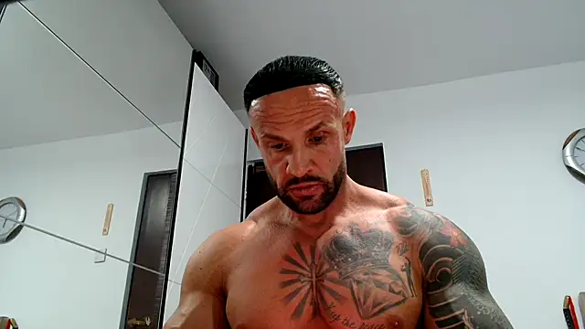 Snapshot of Magnificmuscles89 chatting on 10/25/25, 03:51 Magnificmuscles89 online show from 10/25/25, 03:51