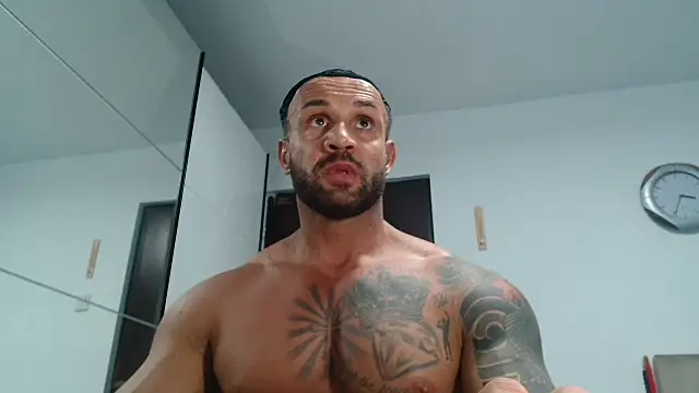 Snapshot of Magnificmuscles89 chatting on 04/26/26, 10:07 Magnificmuscles89 online show from 04/26/26, 10:07