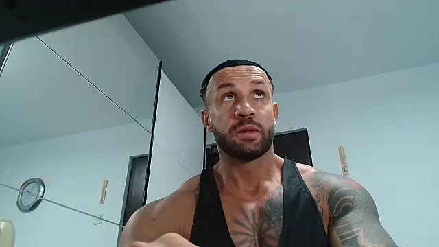Snapshot of Magnificmuscles89 chatting on 05/14/26, 10:55 Magnificmuscles89 online show from 05/14/26, 10:55