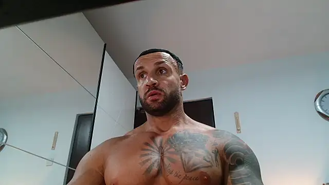 Snapshot of Magnificmuscles89 chatting on 05/21/26, 04:03 Magnificmuscles89 online show from 05/21/26, 04:03