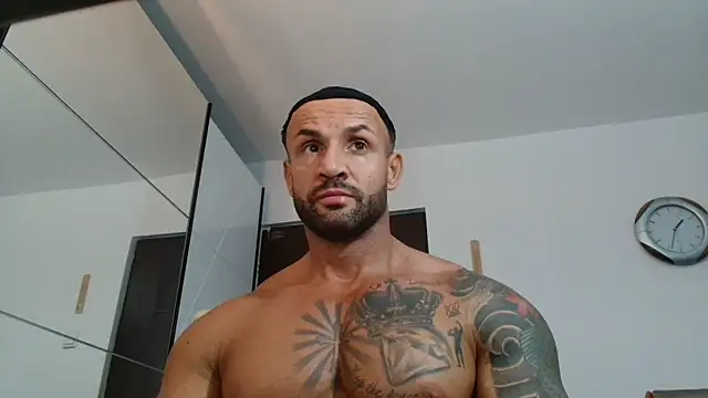 Snapshot of Magnificmuscles89 chatting on 06/01/26, 10:33 Magnificmuscles89 online show from 06/01/26, 10:33