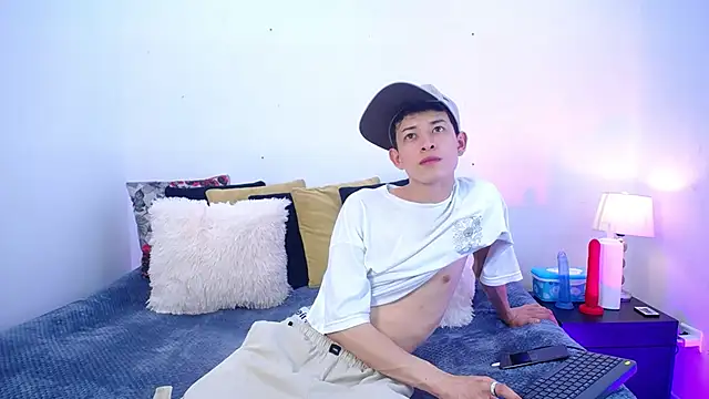 Snapshot of MaikCarver chatting on 10/02/25, 03:35 MaikCarver online show from 10/02/25, 03:35