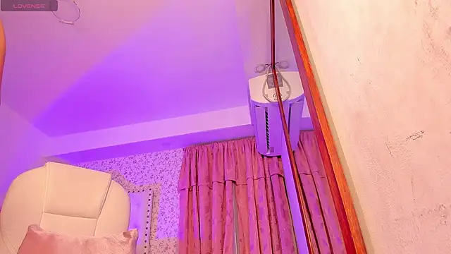 kitty roouse online show from 02/05/25, 04:06