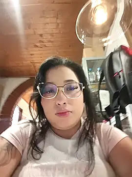 Snapshot of kitty_roouse chatting on 05/01/26, 01:32 kitty roouse online show from 05/01/26, 01:32