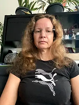 AnnikaRose online show from 11/04/25, 06:56