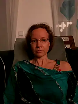 AnnikaRose online show from 11/12/25, 06:47