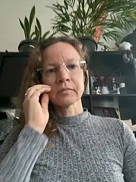 AnnikaRose online show from 11/18/25, 06:40