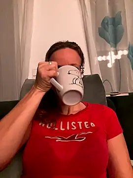 AnnikaRose online show from 12/04/25, 06:44