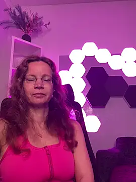 Snapshot of AnnikaRose chatting on 04/30/26, 03:13 AnnikaRose online show from 04/30/26, 03:13