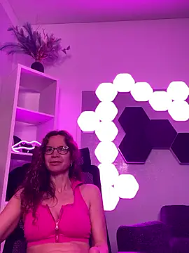 Snapshot of AnnikaRose chatting on 05/21/26, 03:46 AnnikaRose online show from 05/21/26, 03:46