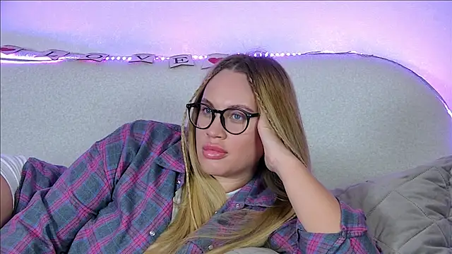 MariaNeumann online show from 02/13/25, 09:41