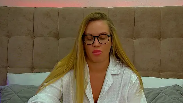 MariaNeumann online show from 03/06/25, 07:03