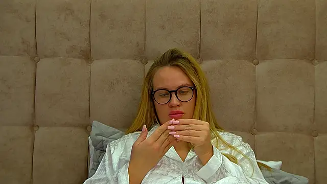 MariaNeumann online show from 03/06/25, 10:09