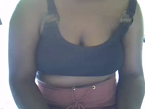 Snapshot of sweet_vine chatting on 04/15/26, 12:23 sweet vine online show from 04/15/26, 12:23