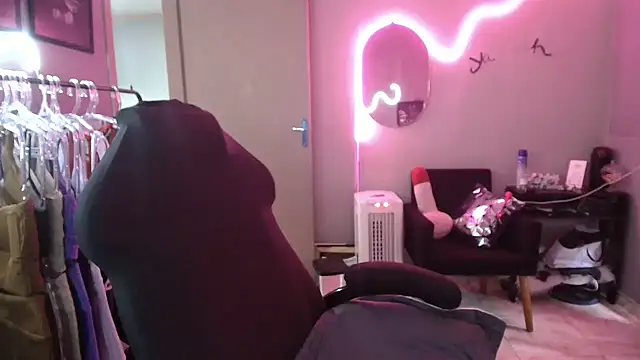 HotRuiva online show from 01/21/25, 01:32