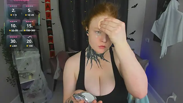 Cassie xKiss online show from 10/31/25, 08:32