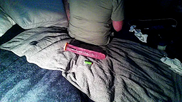 Snapshot of Jacknjimmyjohn chatting on 12/15/25, 12:20 Jacknjimmyjohn online show from 12/15/25, 12:20