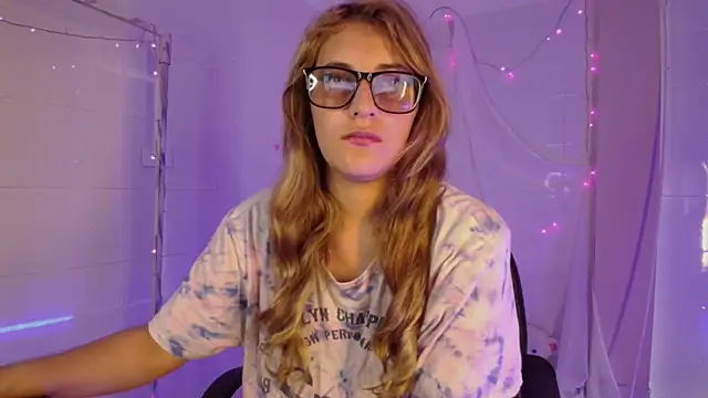 Giia paiige18 online show from 11/12/25, 01:22