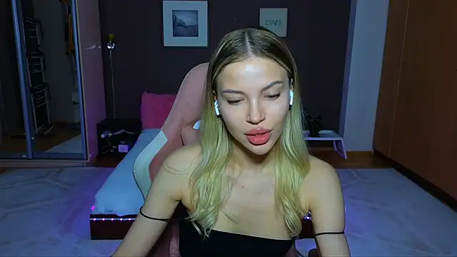 Snapshot of EmmyMills chatting on 01/18/25, 08:51 EmmyMills online show from 01/18/25, 08:51