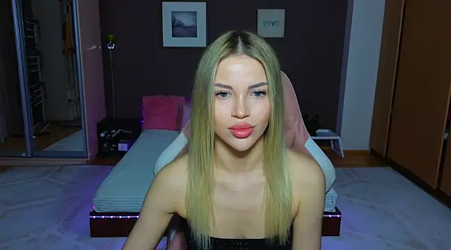 Snapshot of EmmyMills chatting on 01/19/25, 08:51 EmmyMills online show from 01/19/25, 08:51