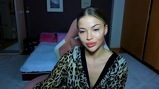 Snapshot of EmmyMills chatting on 02/03/25, 02:25 EmmyMills online show from 02/03/25, 02:25