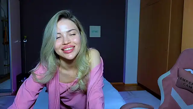 Snapshot of EmmyMills chatting on 02/12/25, 11:51 EmmyMills online show from 02/12/25, 11:51