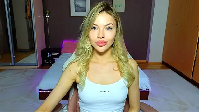 Snapshot of EmmyMills chatting on 02/13/25, 09:27 EmmyMills online show from 02/13/25, 09:27