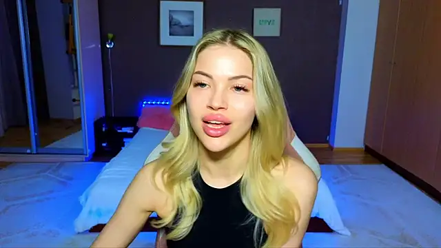 Snapshot of EmmyMills chatting on 03/22/25, 06:36 EmmyMills online show from 03/22/25, 06:36